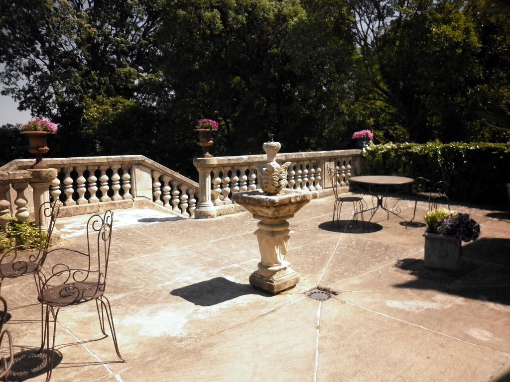 Les Deux Tours Acomodação com café da manhã Brignon Exterior foto