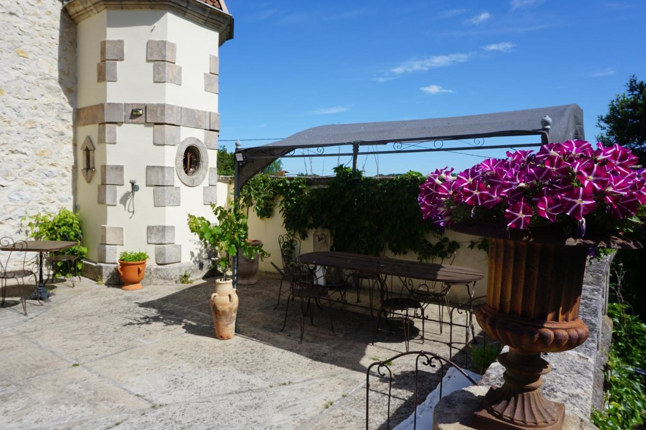 Les Deux Tours Acomodação com café da manhã Brignon Exterior foto