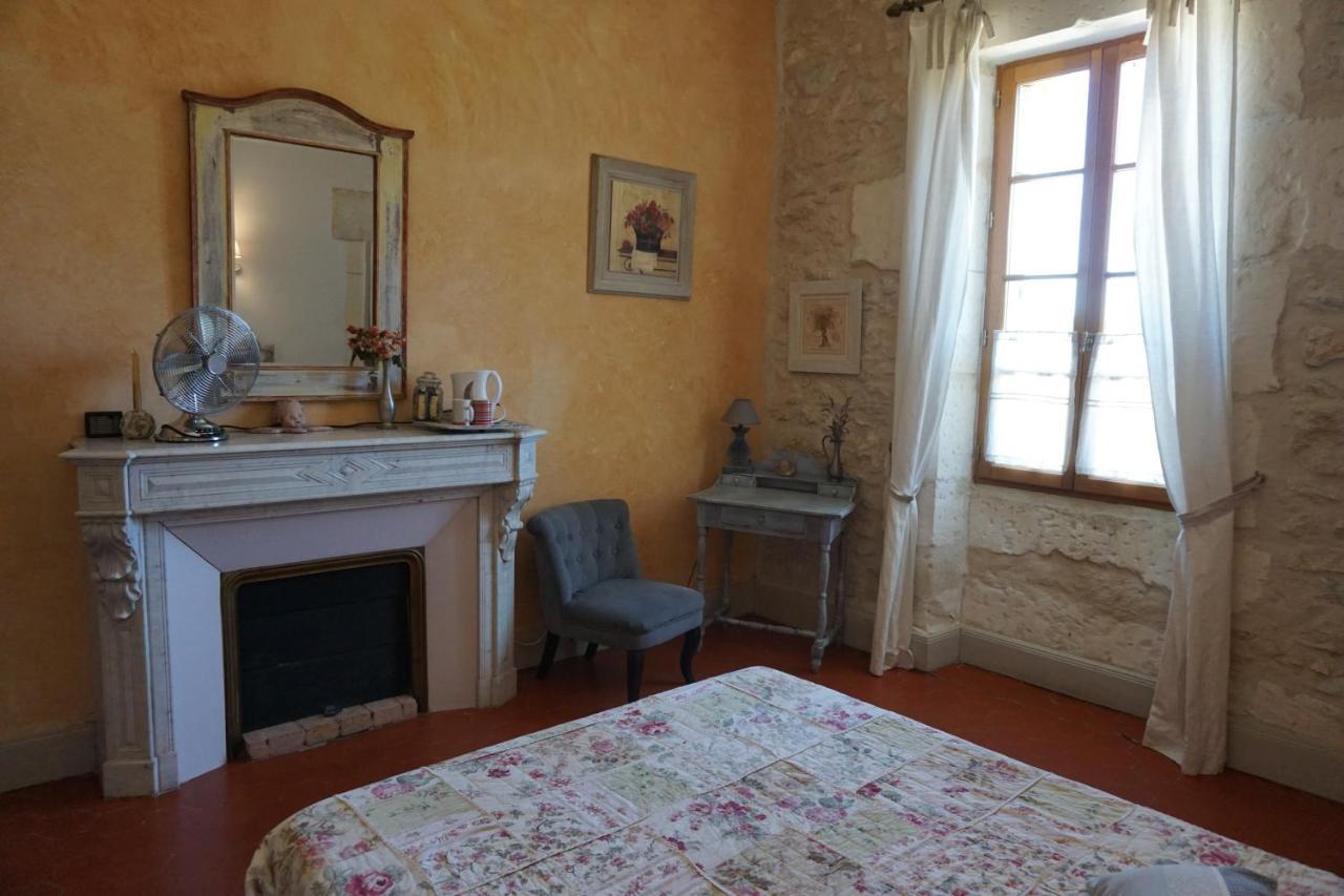 Les Deux Tours Acomodação com café da manhã Brignon Exterior foto