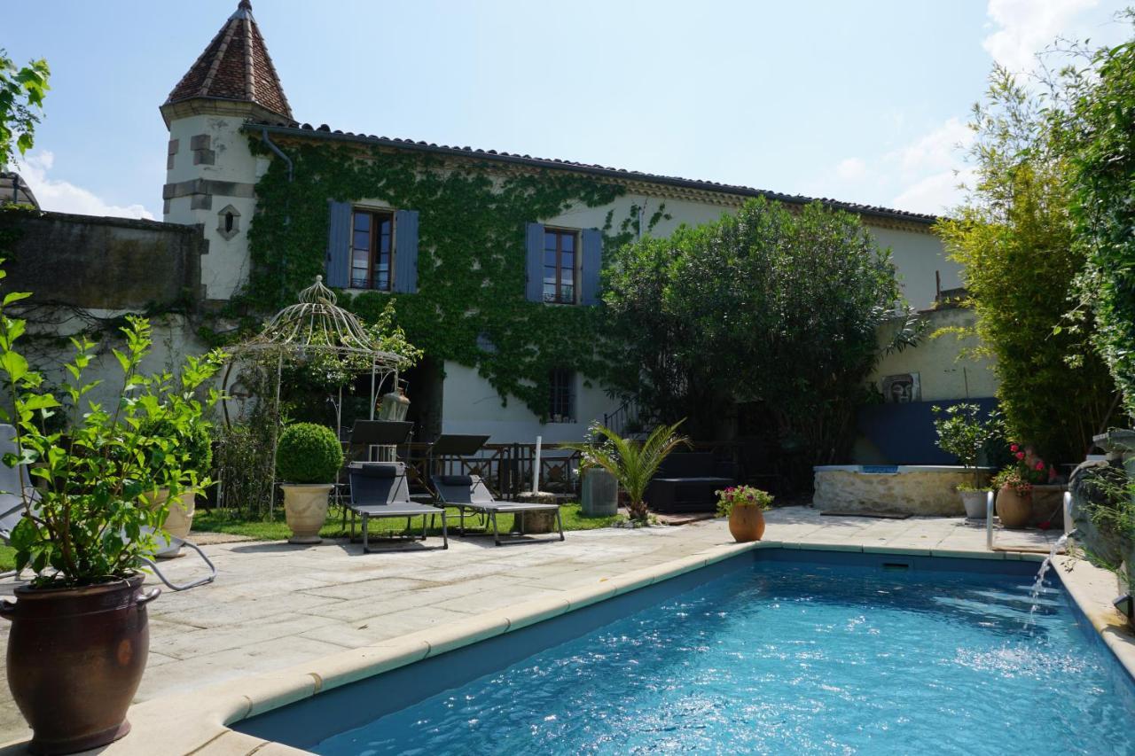 Les Deux Tours Acomodação com café da manhã Brignon Exterior foto